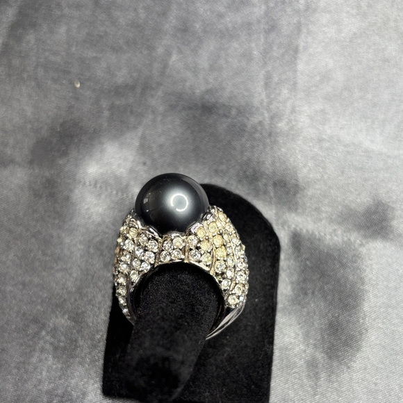 Kenneth Jay Lane Black and Silver Statement Ring - Picture 4 of 8